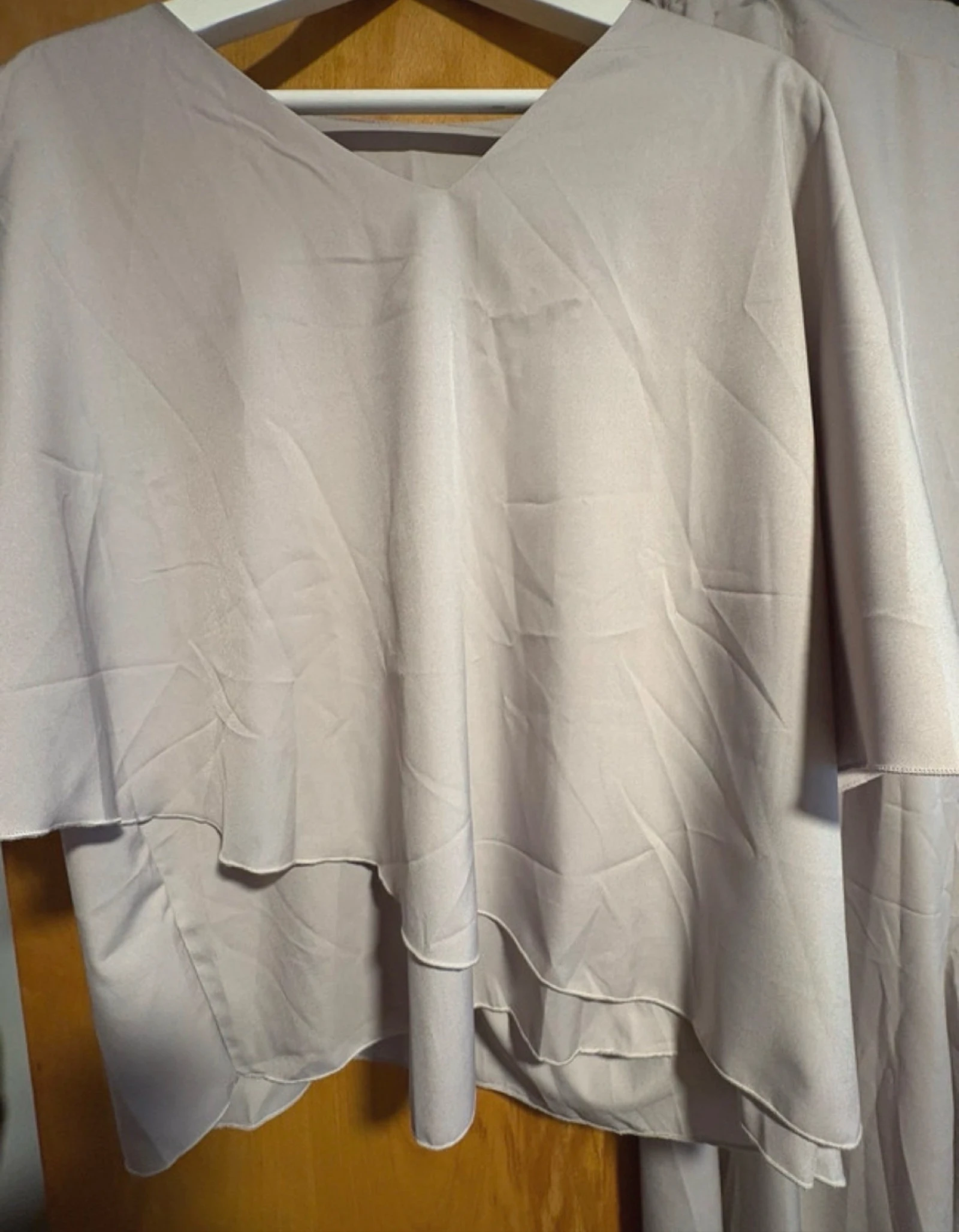 conjunto elegante 2 peças blusa e calça fluida bege topo xl ensemble chic bege taupe xl set – photo 2